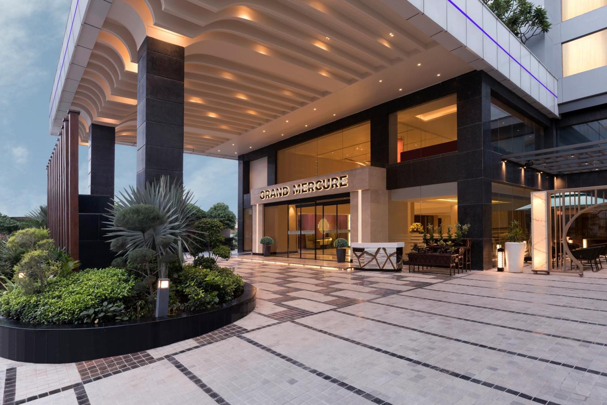 Grand Mercure Agra - An Accor Brand Bagian luar foto